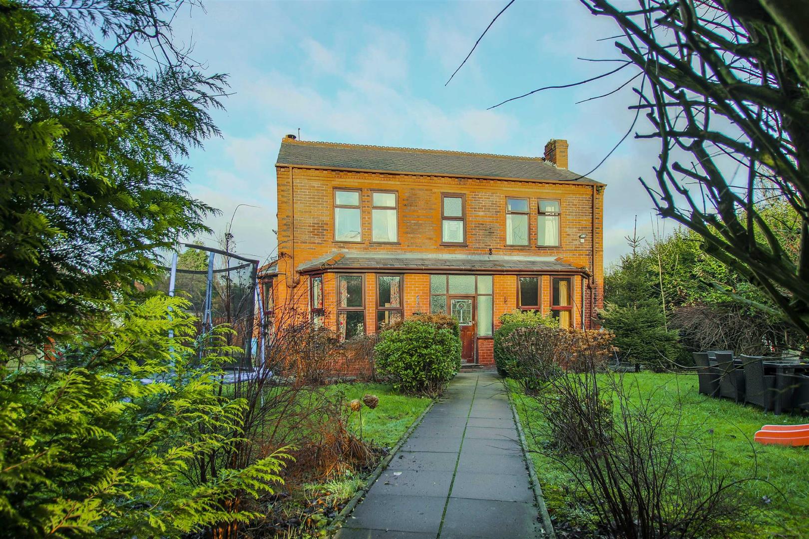 3 Bed Detached House For Sale - Main Image